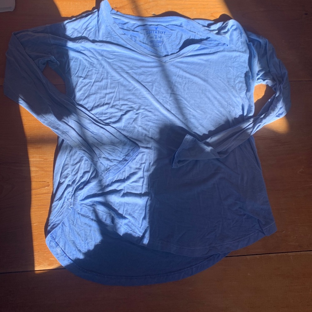 soft and sexy american eagle shirt!!!!